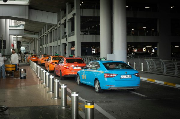 Taxi aéroport Lyon : votre trajet serein vers Saint-Etienne